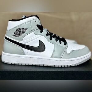 Air Jordan 1 Mid Sneakers